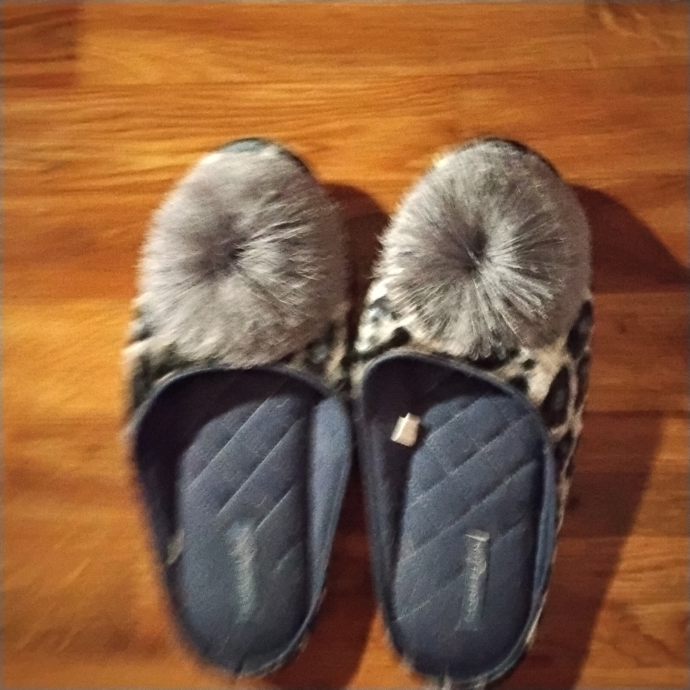 Ladies slippers